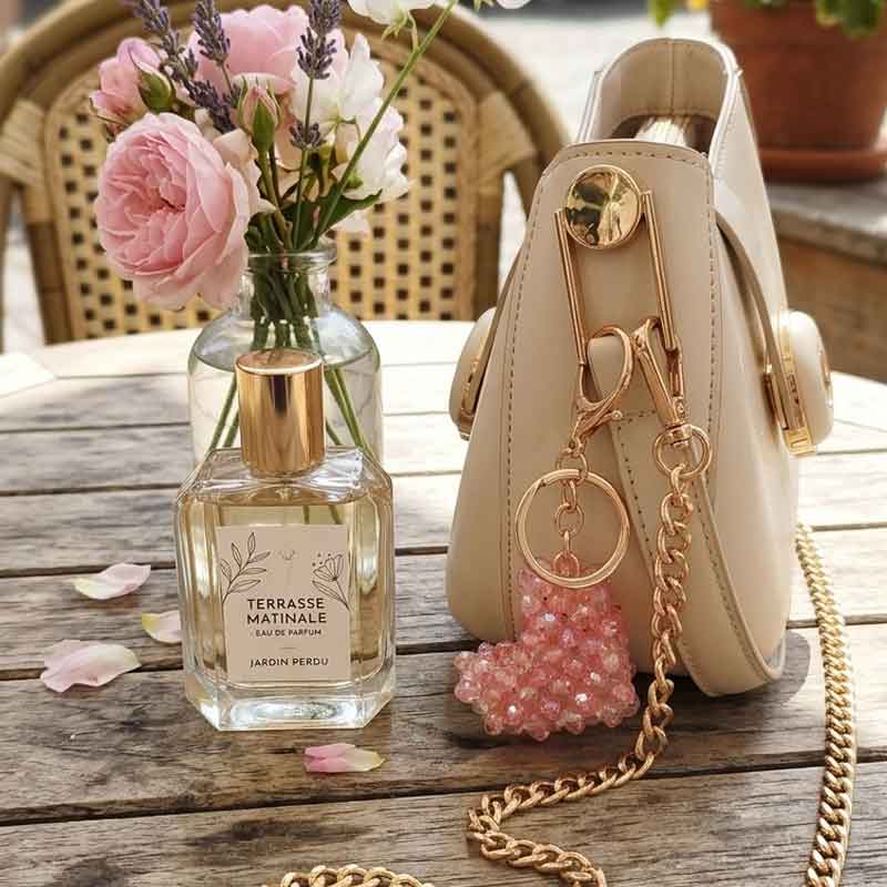 Charme de sac DORÉA rose fait main avec perles en faux crystal et mousqueton doré en acier inoxydable, accessoire élégant et léger pour sac et clés
