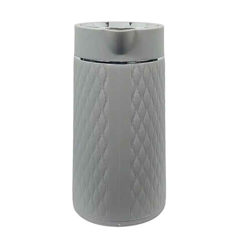carafe-isotherme-haut-de-gamme-gris-or-table