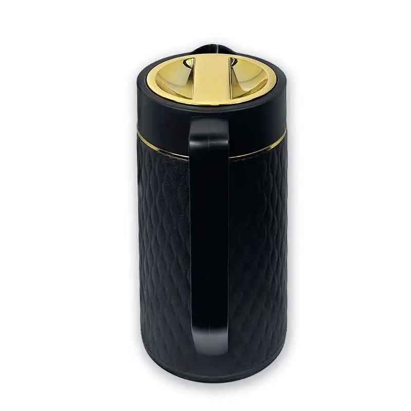 carafe-isotherme-haut-de-gamme-noir-or-table